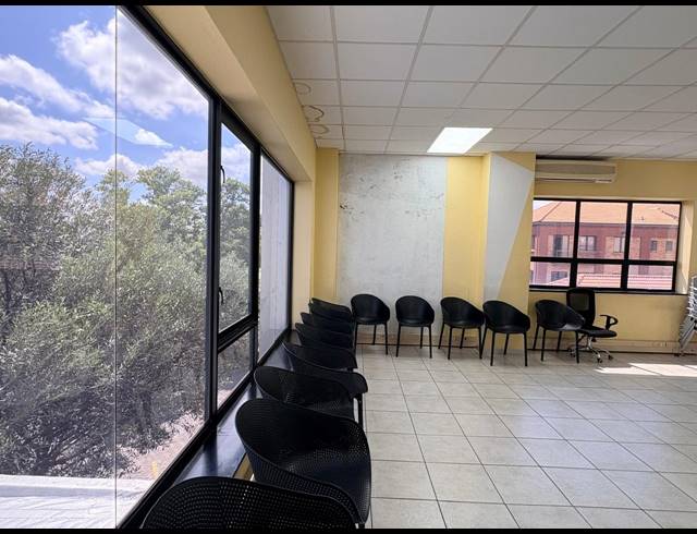 749M² OFFICE TO LET IN MIDRIDGE PARK